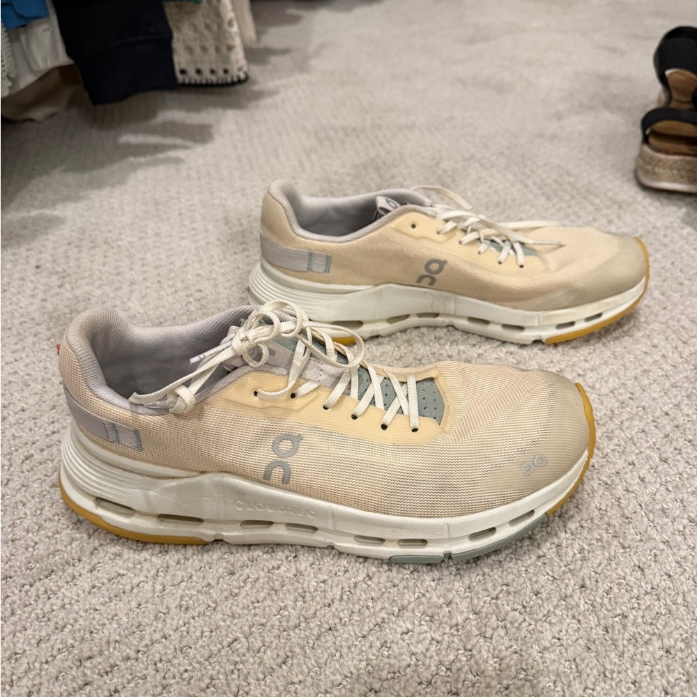 On Running women’s Cream Running Shoes size 8.5